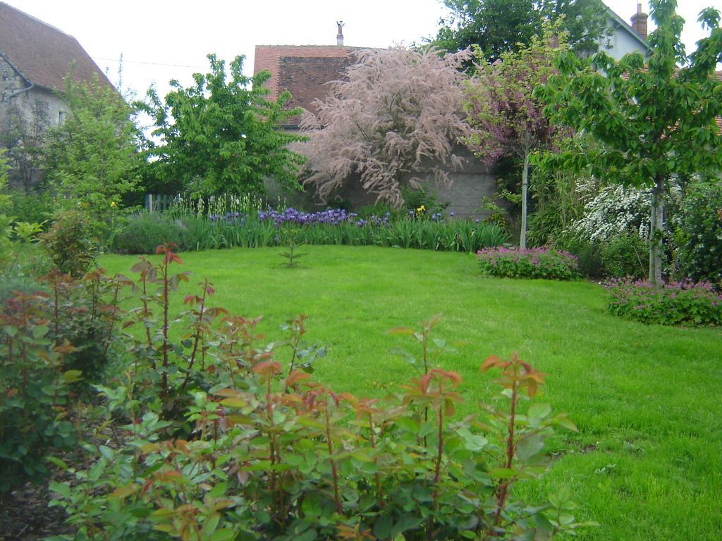 Les Bords De Loire Apartment Veuves Room photo