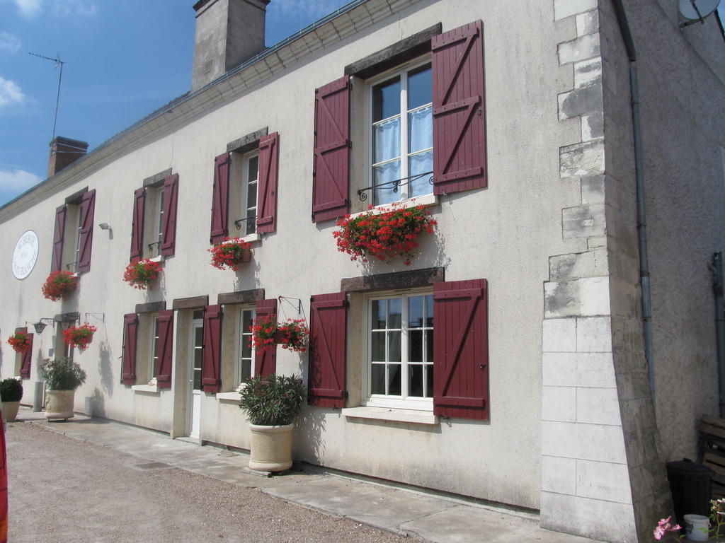 Les Bords De Loire Apartment Veuves Room photo